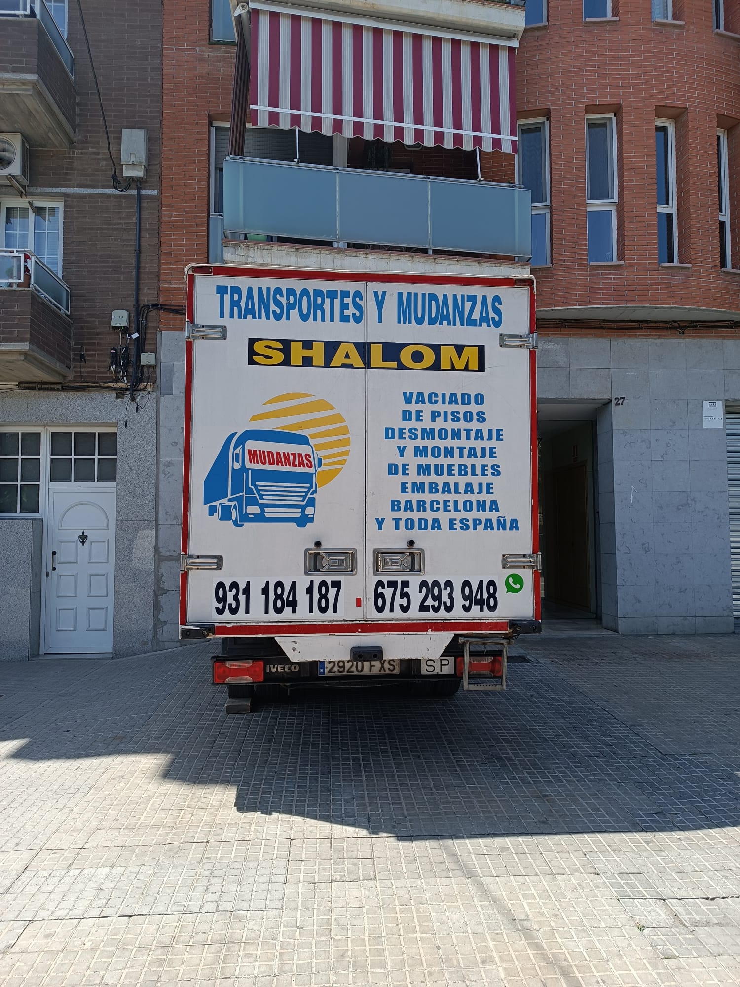 Vista trasera de camión de Mudanzas Shalom